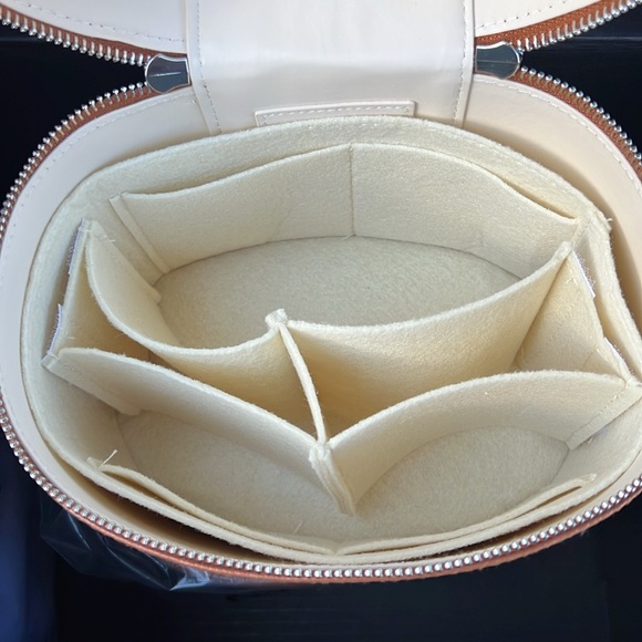 Saie The Vanity Case - SOLD OUT! - Picture 4 of 5